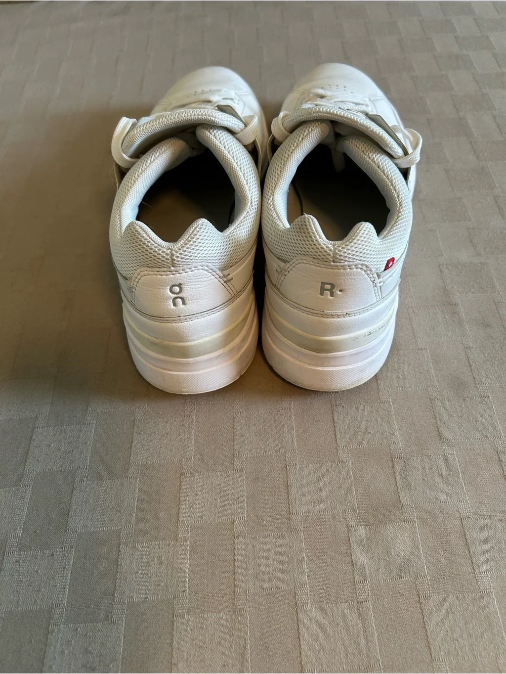 On Running The Roger Advantage Tennis Sneakers in All White
